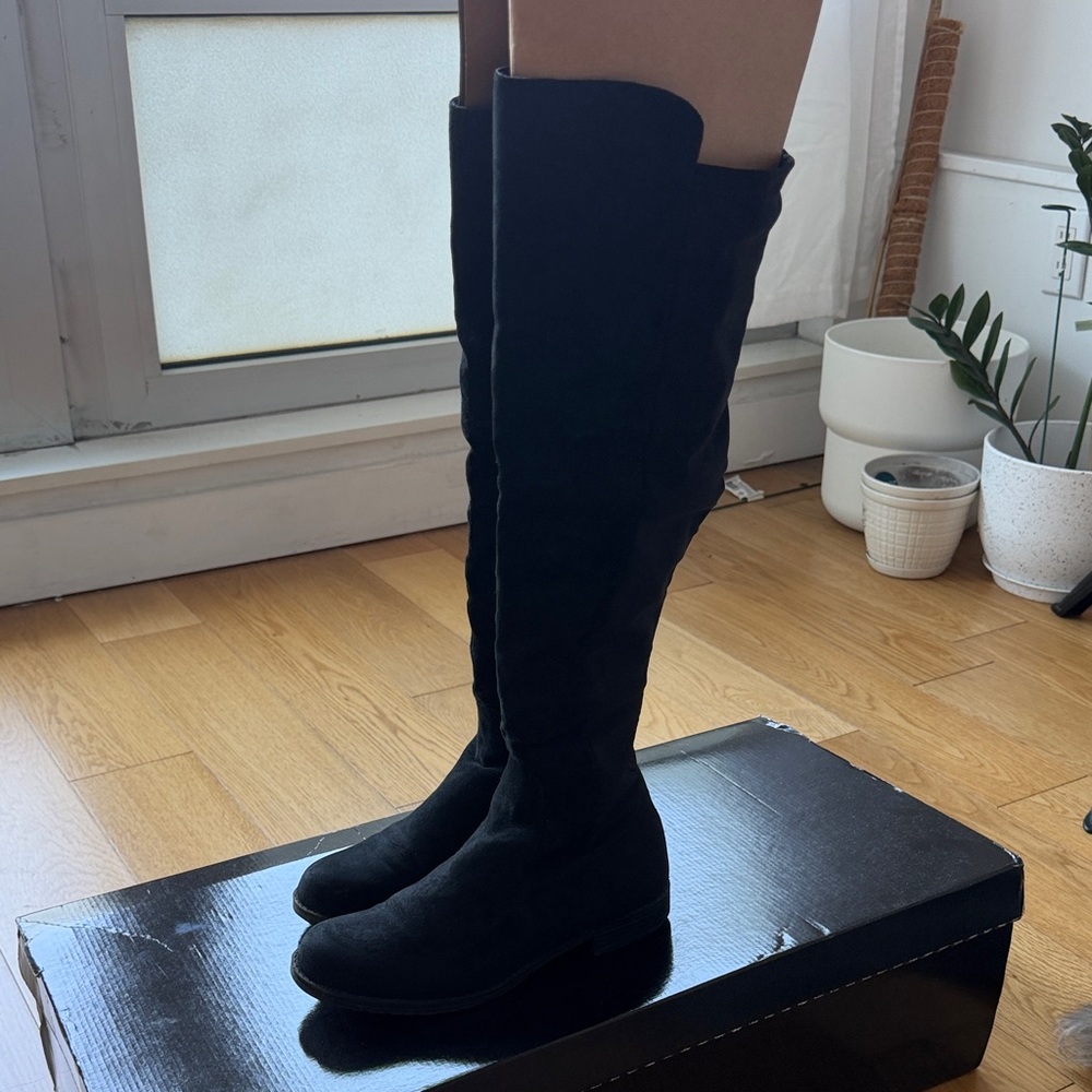 Unisa Women's Black Knee-High Suede Boots - Classic Style